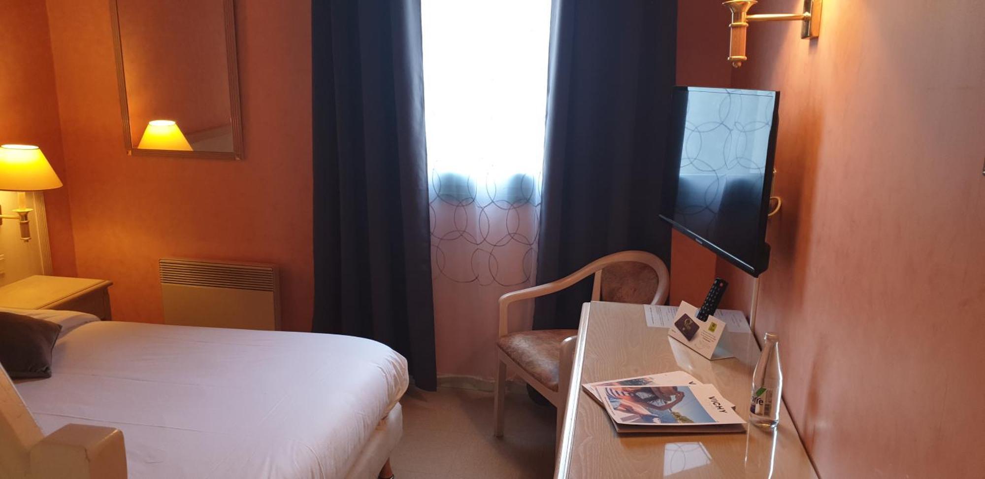 Logis L'Auberge Bourbonnaise Saint-Yorre Eksteriør bilde