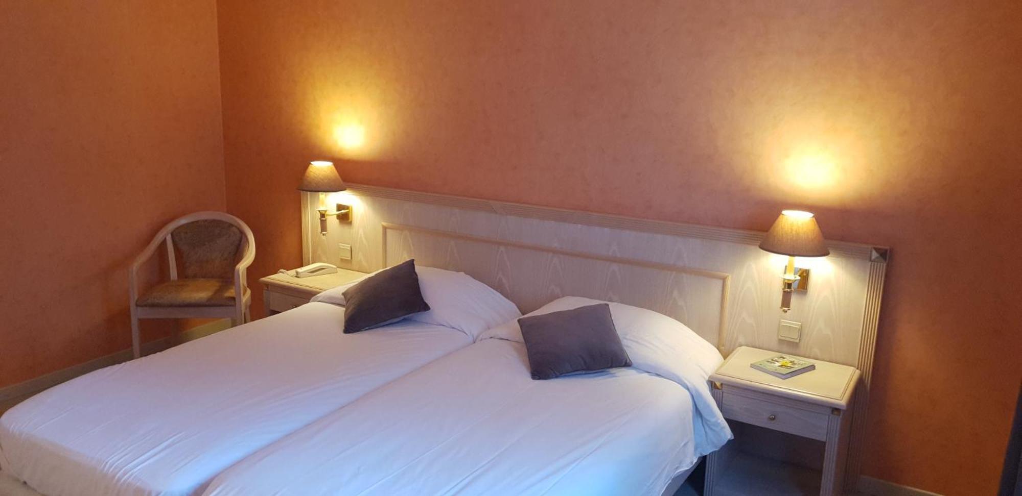 Logis L'Auberge Bourbonnaise Saint-Yorre Eksteriør bilde
