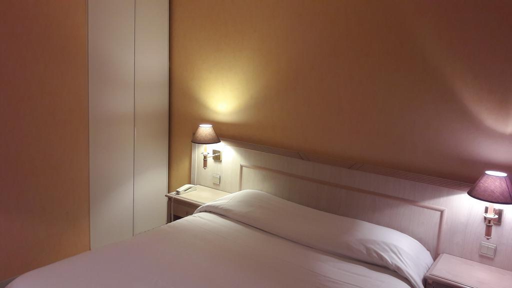 Logis L'Auberge Bourbonnaise Saint-Yorre Eksteriør bilde