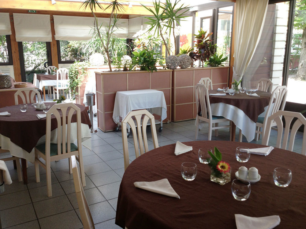 Logis L'Auberge Bourbonnaise Saint-Yorre Eksteriør bilde