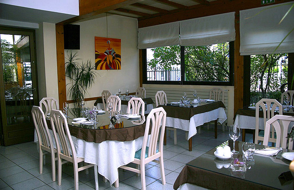 Logis L'Auberge Bourbonnaise Saint-Yorre Eksteriør bilde
