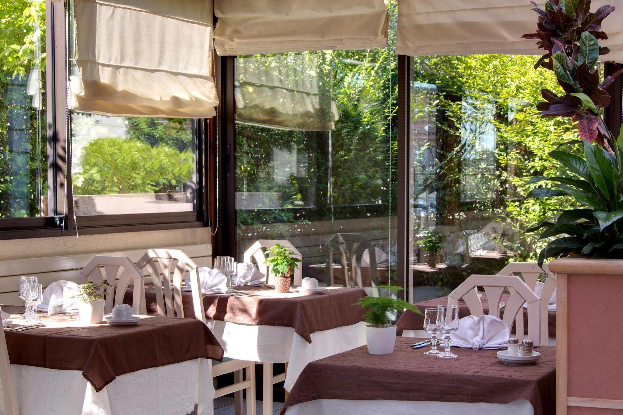 Logis L'Auberge Bourbonnaise Saint-Yorre Eksteriør bilde