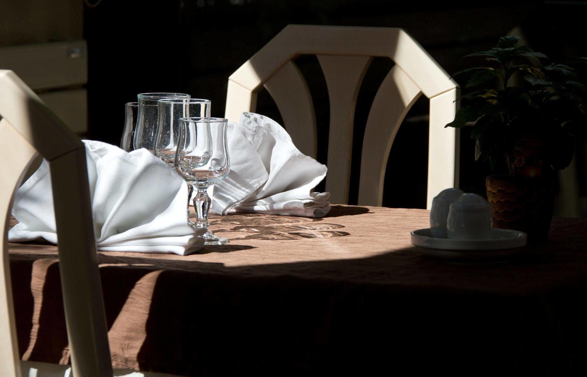 Logis L'Auberge Bourbonnaise Saint-Yorre Eksteriør bilde